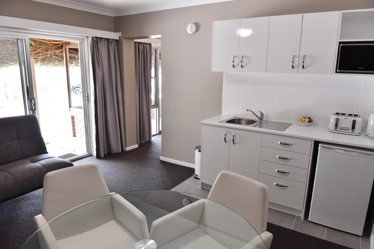 Dutchies Motel Nelson Bay & Dutchmans Beach Apartments 외부 사진